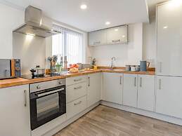3-bed 5-6 Berth Modernised Bungalow!