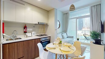WelHome - Cozy 1BR With Private Balcony Steps From the Canal