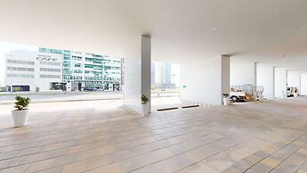 WelHome - Cozy 1BR With Private Balcony Steps From the Canal