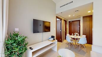 WelHome - Cozy 1BR With Private Balcony Steps From the Canal