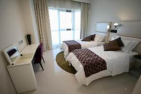 Waterfront 2 Bed Apartment Sleeps 4 With Parking