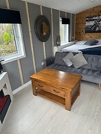 Large Glamping Hut - Riverview 13