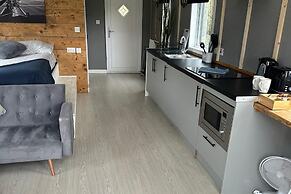 Large Glamping Hut - Riverview 13