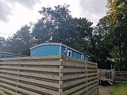 Cabin - Sleeps 2 hot tub & Parking