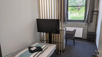 Boardingrooms Direct A8, Close to Stuttgart, 25min