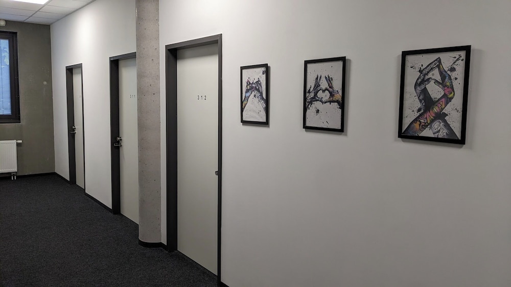 Boardingrooms Direct A8, Close to Stuttgart, 25min