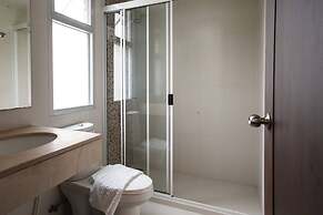 3C - 2 Bedroom Downtown Apartment With Shared Pool