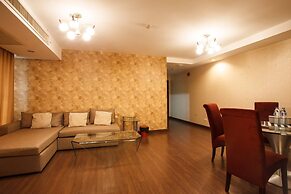 4A - 2 Bedroom Downtown Apartment With Shared Pool