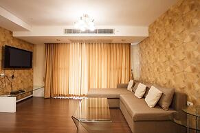4A - 2 Bedroom Downtown Apartment With Shared Pool