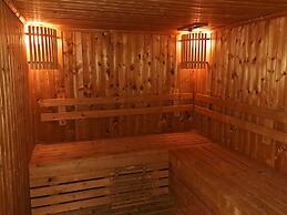 4A - 2 Bedroom Downtown Apartment With Shared Pool