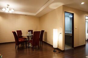4A - 2 Bedroom Downtown Apartment With Shared Pool