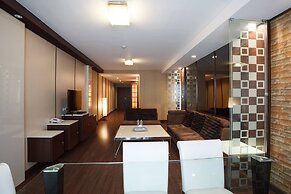 4C - 2 Bedroom Downtown Apartment With Shared Pool