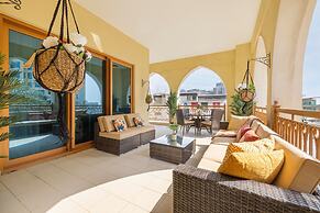 Large Terrace and Pool View - 2 Br - Next to Mall