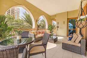 Large Terrace and Pool View - 2 Br - Next to Mall