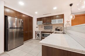 Large Terrace and Pool View - 2 Br - Next to Mall