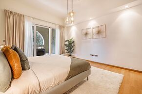 Large Terrace and Pool View - 2 Br - Next to Mall