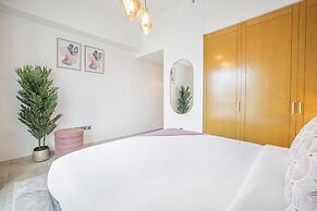 Large Terrace and Pool View - 2 Br - Next to Mall