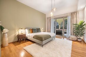 Large Terrace and Pool View - 2 Br - Next to Mall