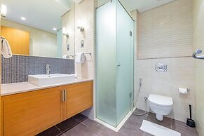 Large Terrace and Pool View - 2 Br - Next to Mall