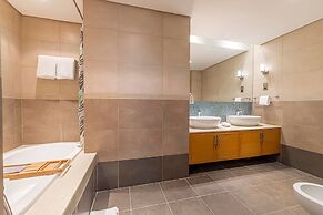 Large Terrace and Pool View - 2 Br - Next to Mall