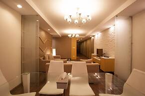 4D - 3 Bedroom Downtown Apartment With Shared Pool