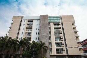 4D - 3 Bedroom Downtown Apartment With Shared Pool
