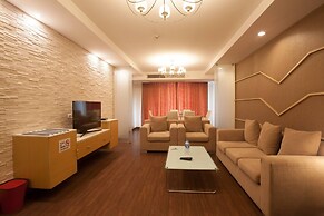 4D - 3 Bedroom Downtown Apartment With Shared Pool
