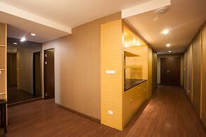 4D - 3 Bedroom Downtown Apartment With Shared Pool