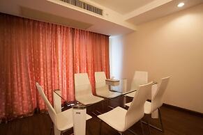 4D - 3 Bedroom Downtown Apartment With Shared Pool