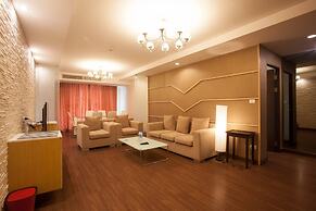 4D - 3 Bedroom Downtown Apartment With Shared Pool