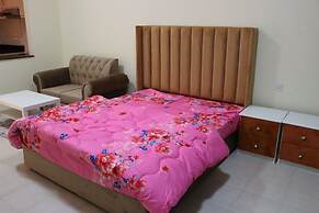 Stunning Studio With Pool And Gym Close To Marina