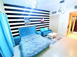 Stunning Studio Apartment With Balcony And Pool