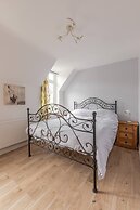 Newly Converted Historic Stables Near The Beach