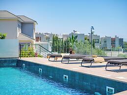 Sanders River Plaza - Chic 2 Bedroom Apartment