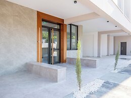 Sanders River Plaza - Chic 2 Bedroom Apartment