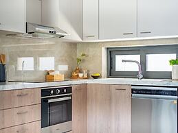 Sanders River Plaza - Chic 2 Bedroom Apartment