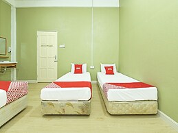 Oyo 90639 Hotel Azimah