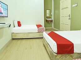 Oyo 90639 Hotel Azimah