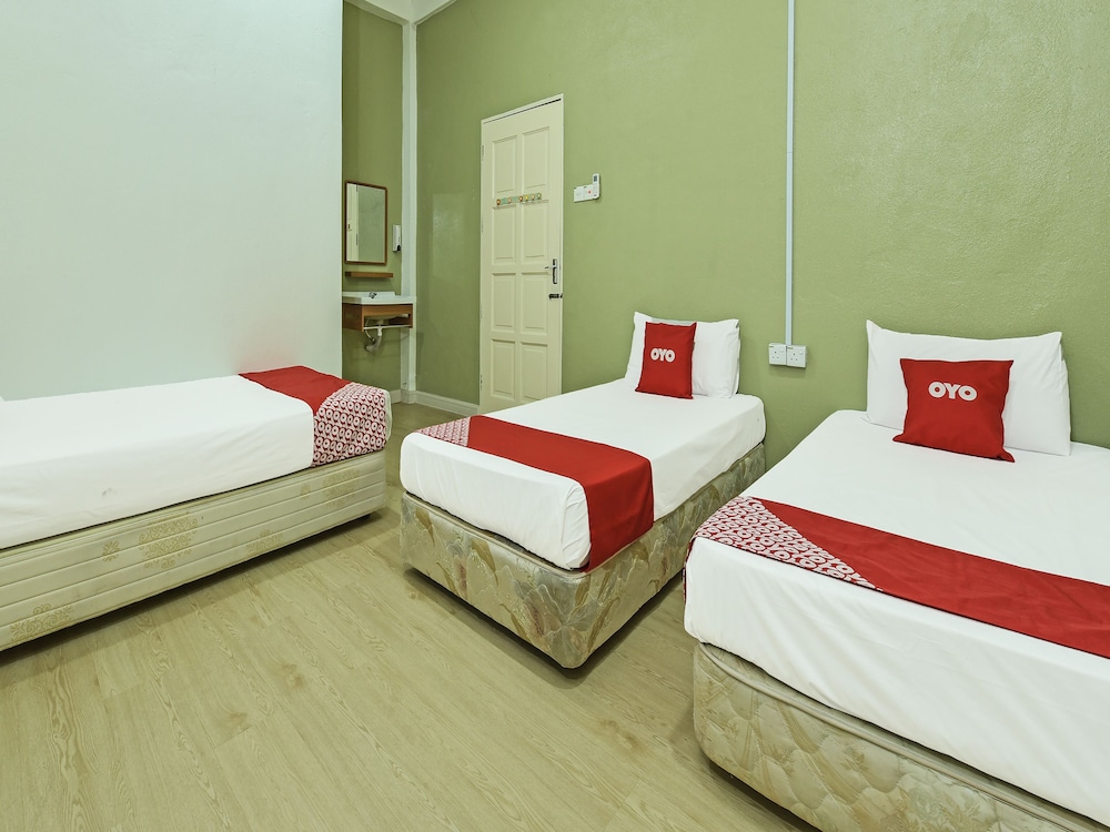 Oyo 90639 Hotel Azimah