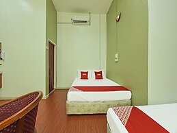 Oyo 90639 Hotel Azimah