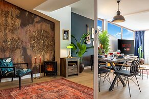 Monnas Suite