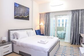 Studio Apartment in Azizi Farishta