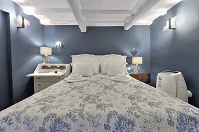 Santo Spirito Romantic by Mmega