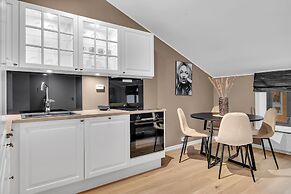 70 Degrees North Apartment