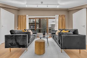 70 Degrees North Apartment