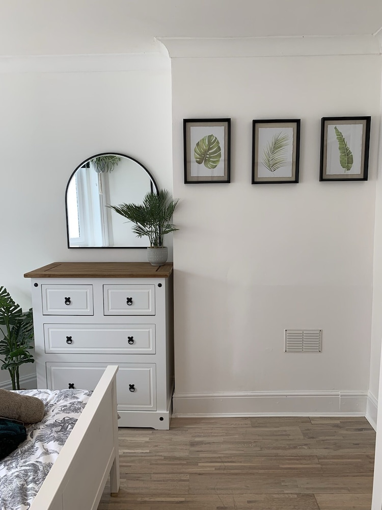Stunning 3-bed Apartment in Ventnor