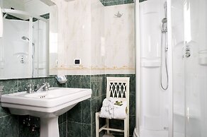 Upper View Suite