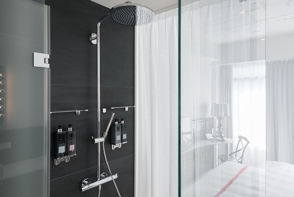 Ruby Zoe Hotel London by IHG