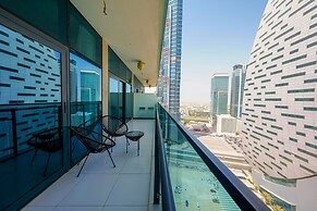 Tanin - Apartment Amidst Lively Area With Pool and Balcony