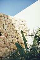 Cala Lanuza Suites